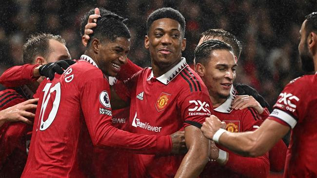 Manchester United: Chờ danh hiệu